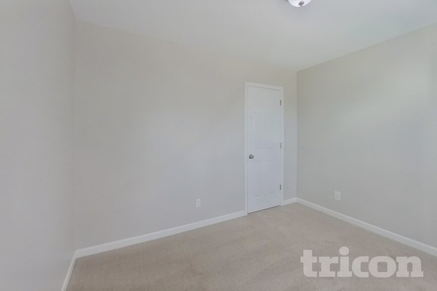 Building Photo - 5400 Peachwood Dr
