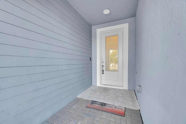 Building Photo - 10142 SW Orana Dr