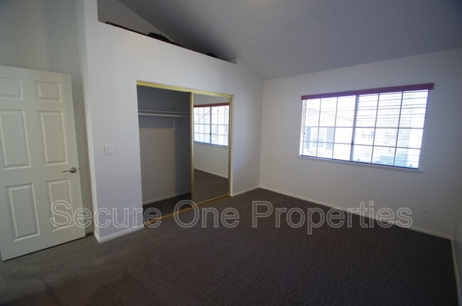 Building Photo - 235 Hill Ranch Dr