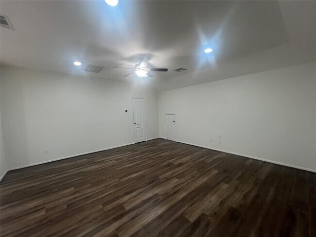 Building Photo - 6030 Clymer Mdw