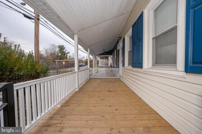 Primary Photo - 717 Miller St