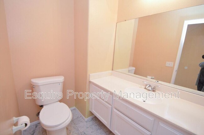 Building Photo - 93 Azusa Ave