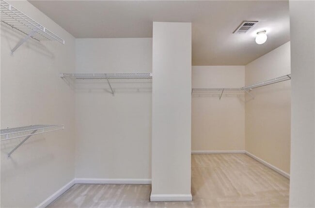 Building Photo - 11140 Donnington Dr