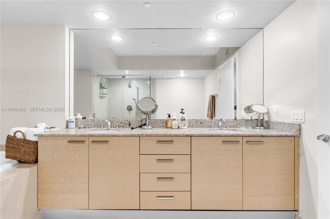 Building Photo - 1830 S Ocean Dr