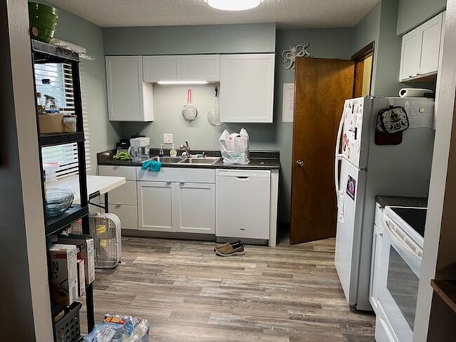 Building Photo - Clean three bedroom one bath duplex with walk out basement with yard looking at trees, across fro...