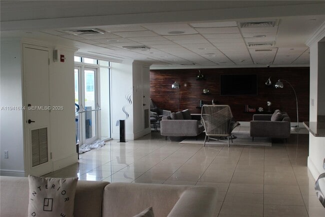 Building Photo - 650 West Ave