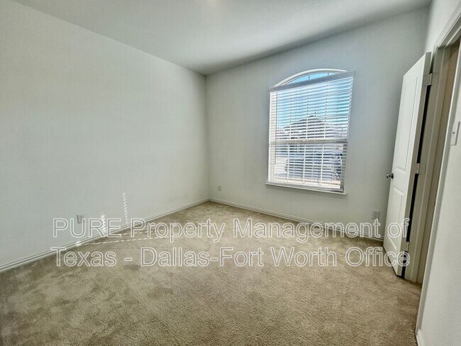 Building Photo - 2113 Donker Dr