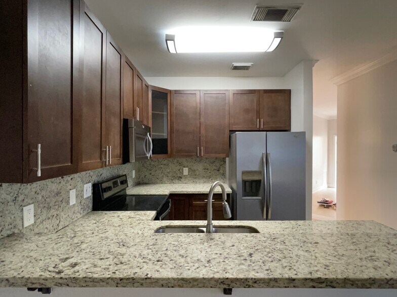 Building Photo - 6992 SW 148th Ln