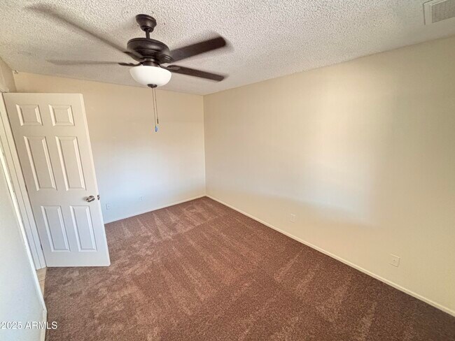 Building Photo - 7320 W Rose Ln