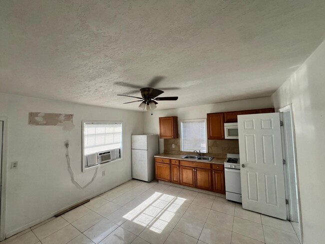 Building Photo - 701 N J St