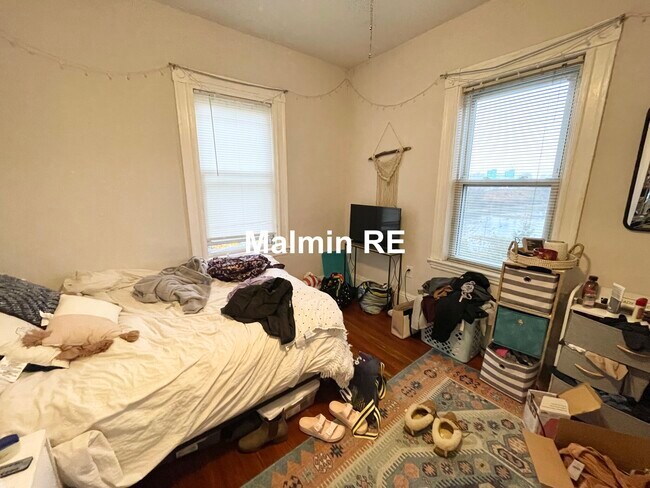 Building Photo - 10 Wave Ave