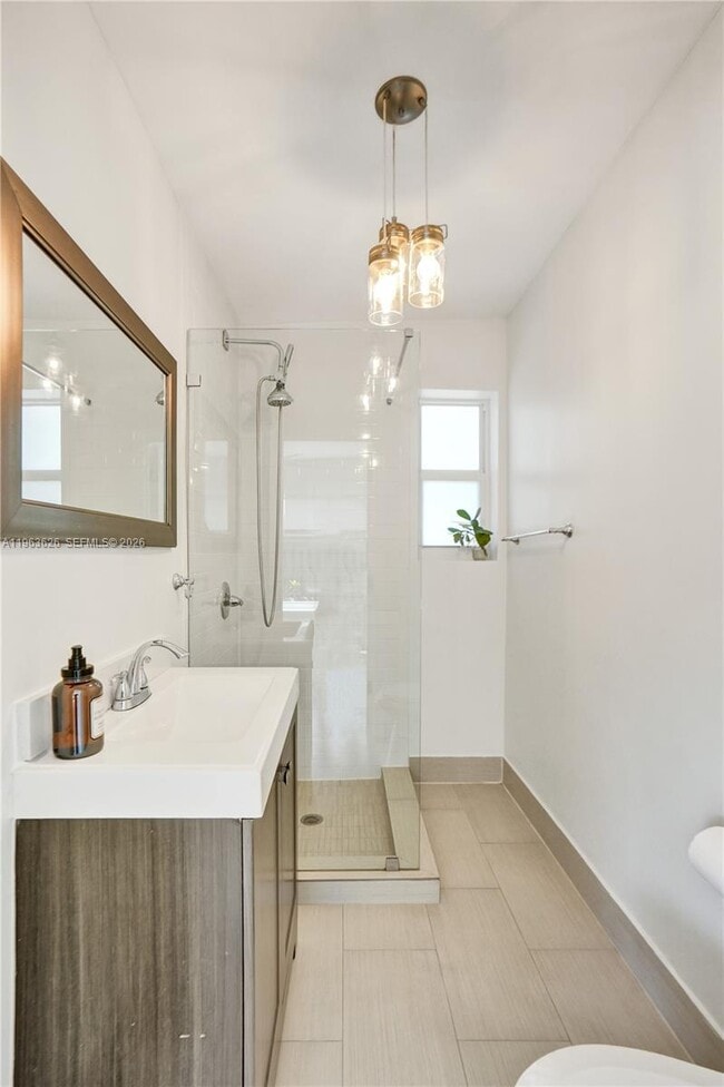 Building Photo - 1713 NE 15th Ave