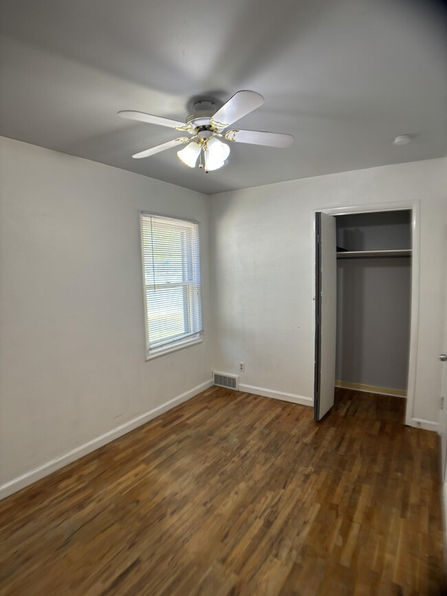 Building Photo - 1007 Bonneville Ave