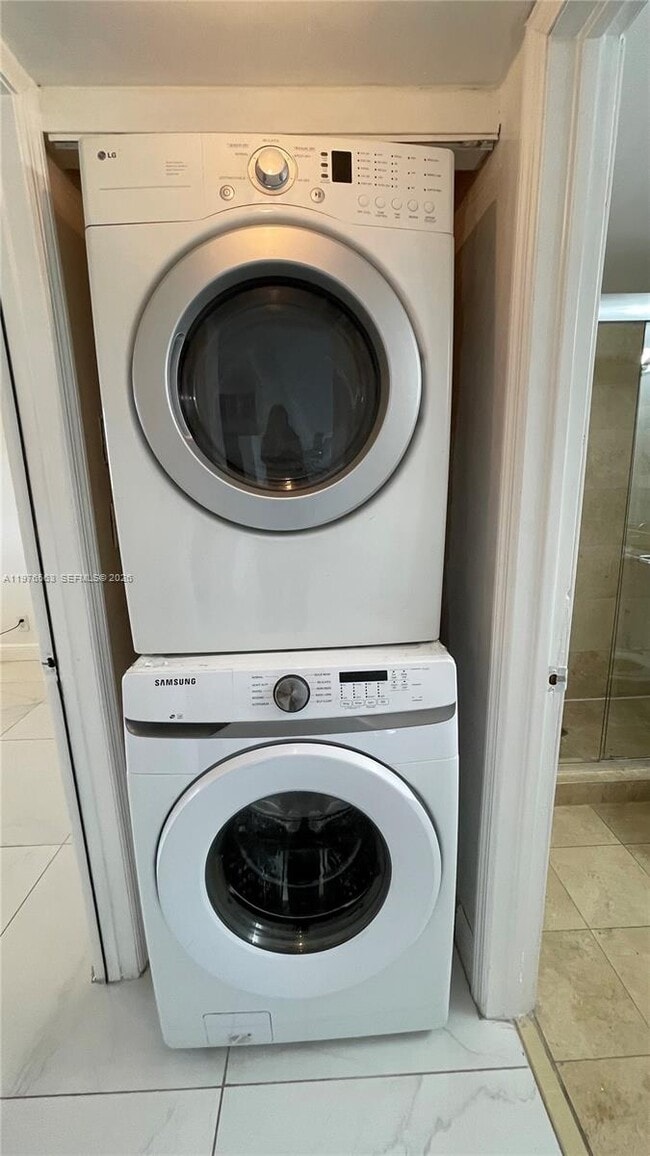 Building Photo - 840 Pine Dr