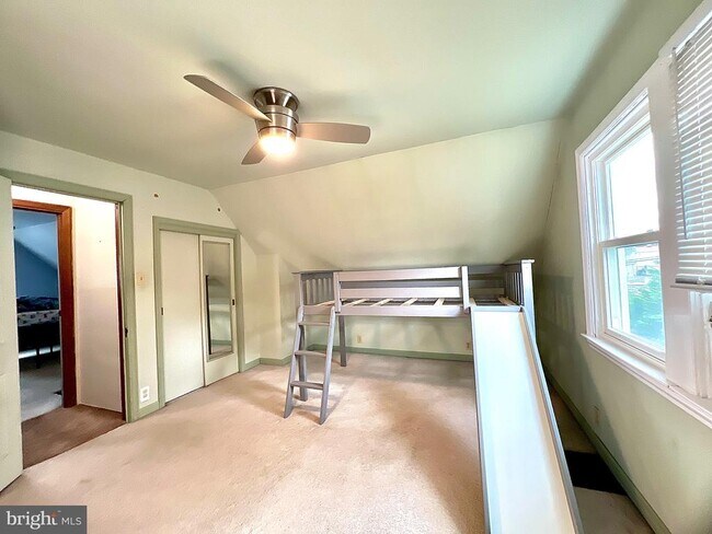 Building Photo - 303 Willow Ave