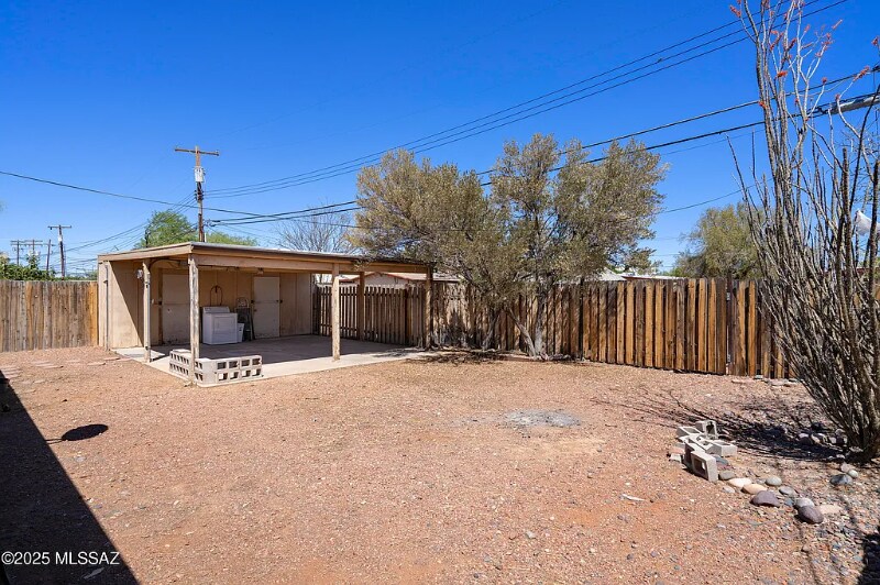 Building Photo - 801 E Holaway Dr