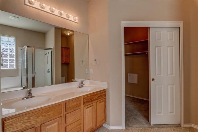 Building Photo - 10816 Pall Mall Dr