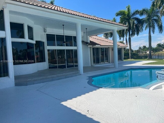 Building Photo - 2534 Poinciana Dr