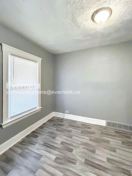 Building Photo - 3443 Regent Rd