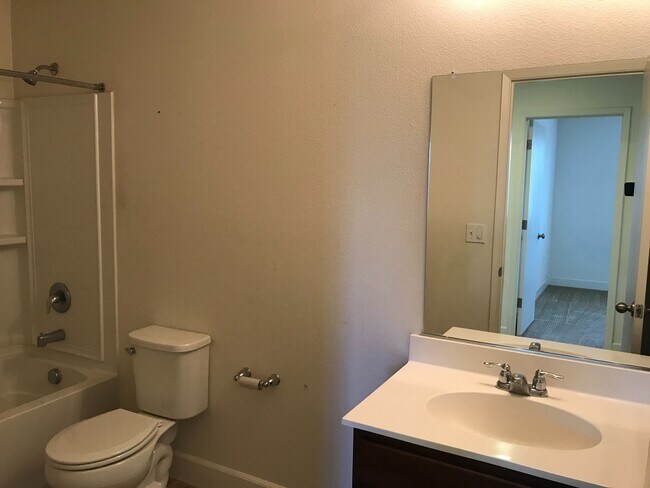 Building Photo - Now Available – 4 Bedroom Home with Loft i...