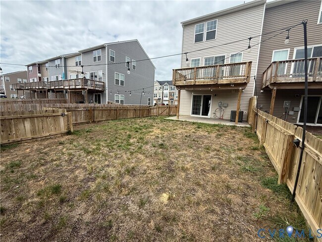 Building Photo - 625 Rivanna Hl Rd