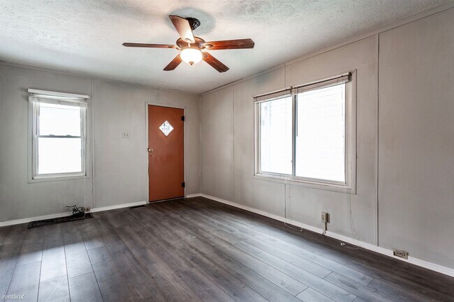 Building Photo - 2 br, 1 bath House - 2320 Hoyt Ave