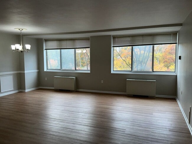 Building Photo - Luxury 2-bedroom 2-bath condo in Grosvenor...