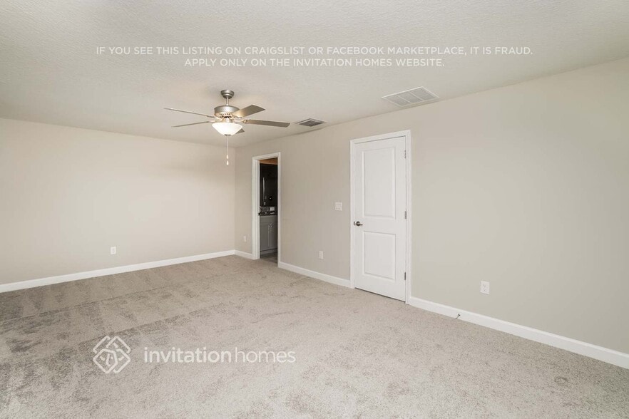 Building Photo - 2864 Coach Manors Way