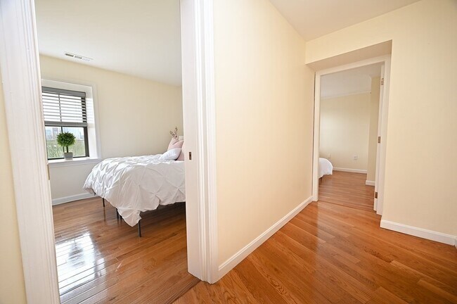 Building Photo - 358-358 Main St