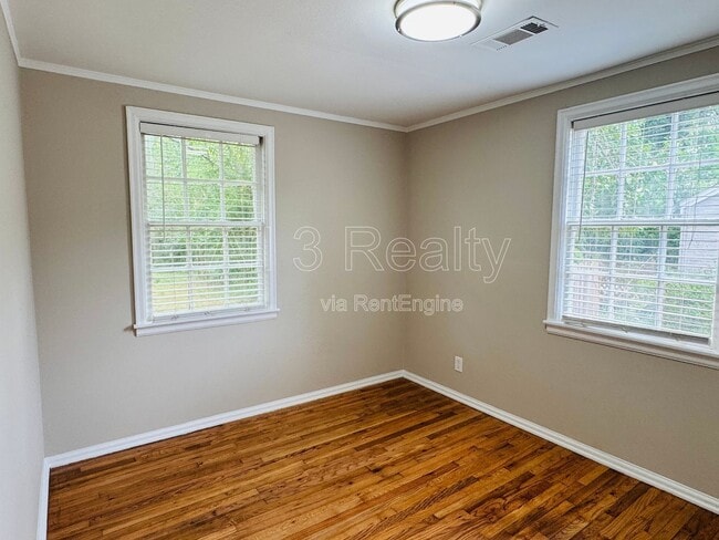 Building Photo - 301 Bradley Dr