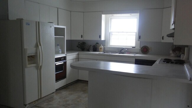 Building Photo - COMING SOON- 3 bedroom single family