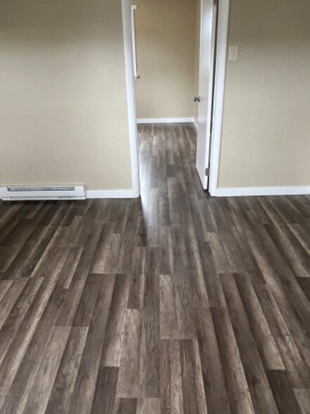 Building Photo - 130 S Apple St