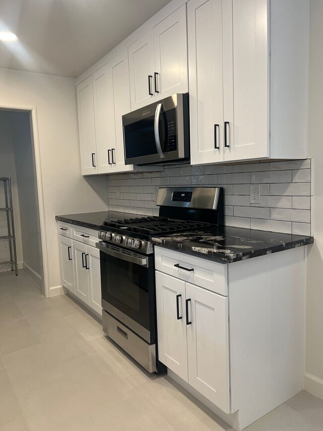 Building Photo - GORGEOUS REMODELED 3 BEDROOM HOME IN TAHOE PARK!!