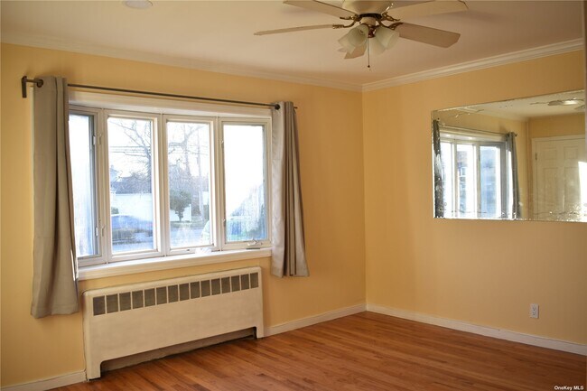 Building Photo - 103 Bethpage Rd