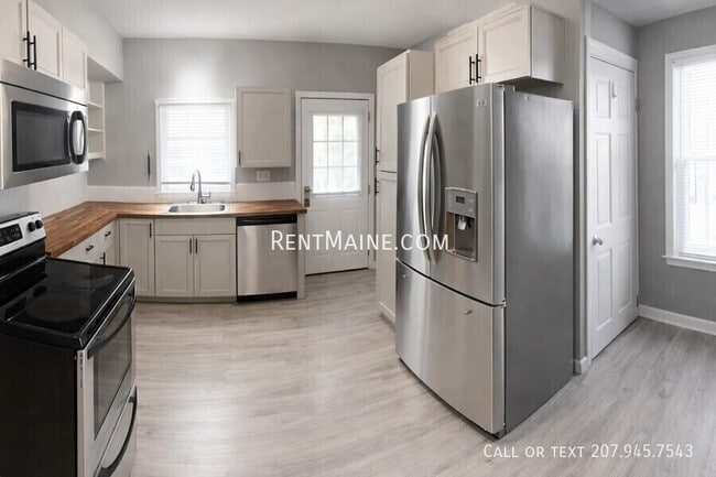 Building Photo - 454 S Main St