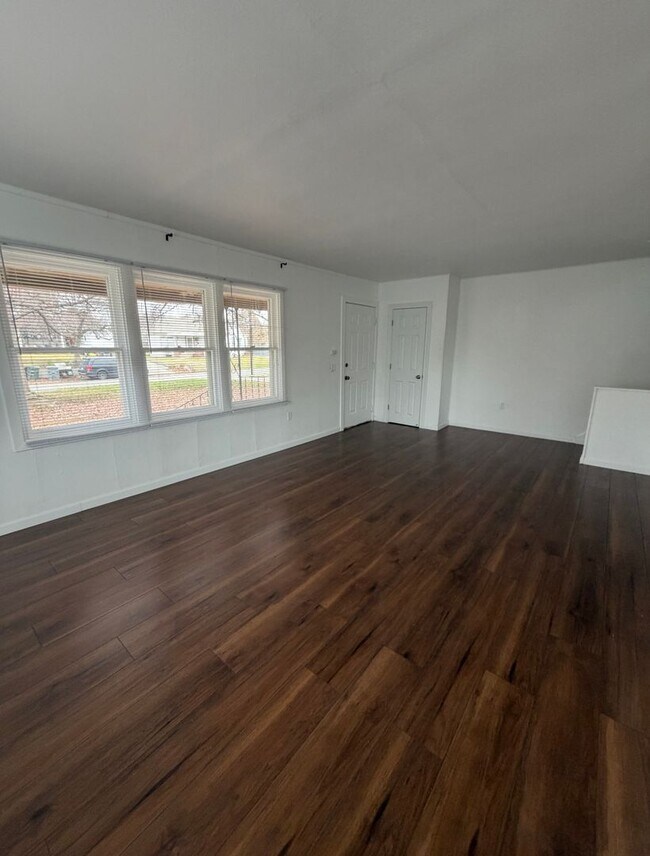 Building Photo - Completely Remodeled Three Bedroom One Bath in Richland - Move in Ready!!