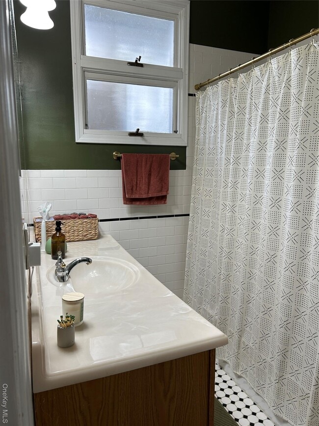 Building Photo - 666 Jersey Ave