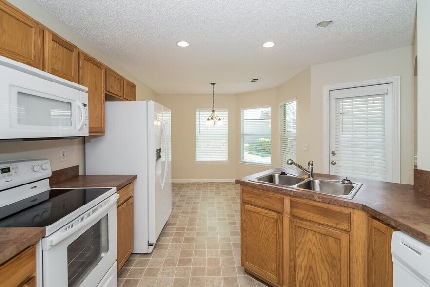 Building Photo - 8059 Carisbrook Ct