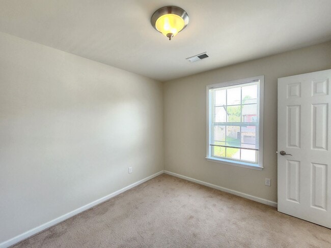 Building Photo - Great Location in the River Stone Community!