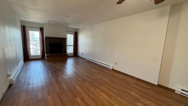 Building Photo - A quaint (2) Bed, (1) Bath unit with mountain views!