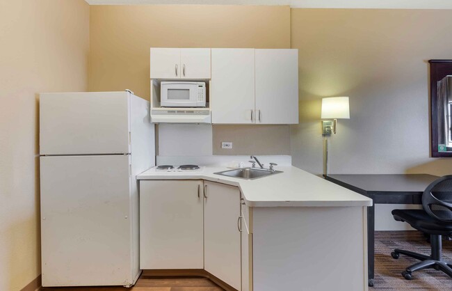 Building Photo - Furnished Studio-Chicago - Elmhurst -O'Hare