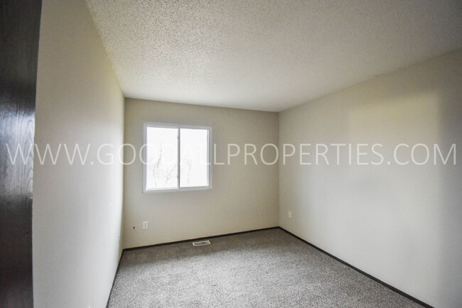 Building Photo - 1st Month Is Free! 3 Bedroom 1.5 Bathroom ...