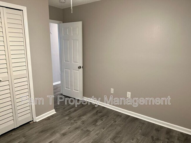 Building Photo - 2607 Bismark Ave