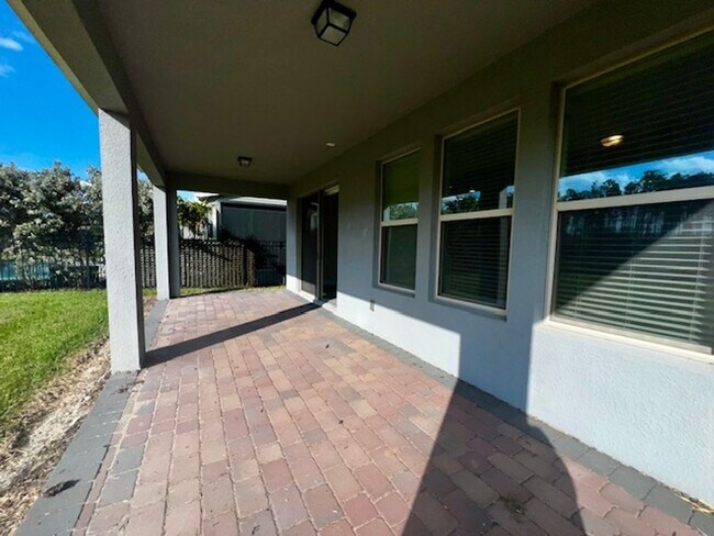 Building Photo - SPECTACULAR MODERN HOME!!Relaxing water views from the back of this beautiful home- MOVE IN Septe...