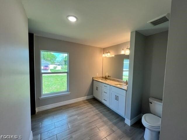 Building Photo - 842 Cervantes St E