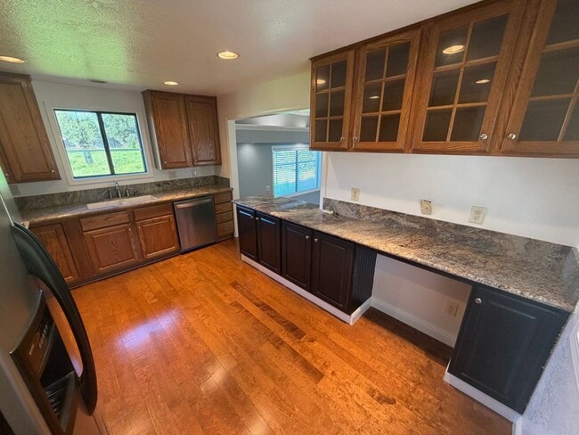 Building Photo - 2720 Larry Ln