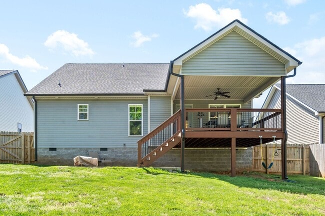 Building Photo - 4 Bedroom Near Post With River Access For ...