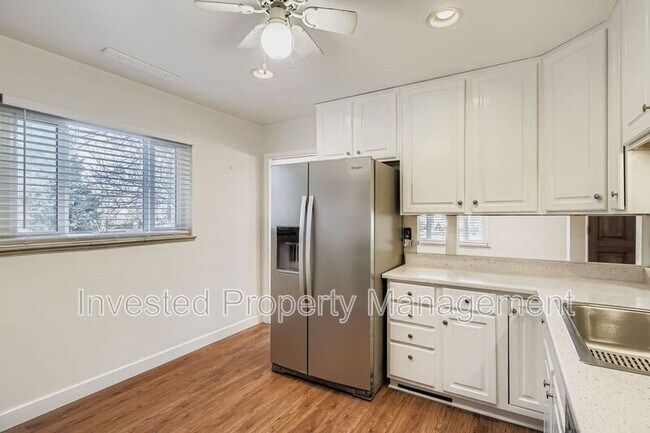 Building Photo - 4334 E 18th Ave