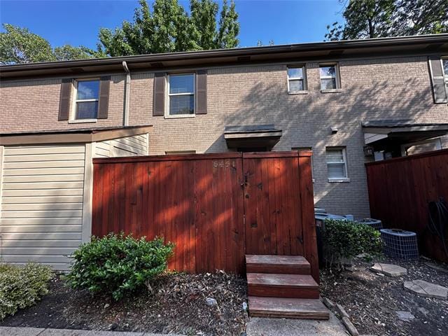 Building Photo - 6451 Oriole Dr