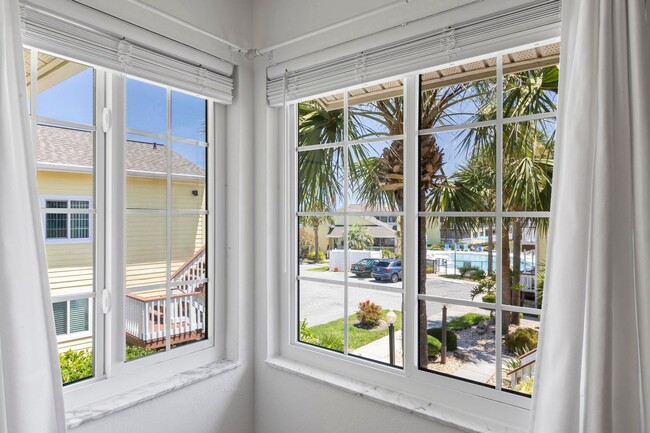 Building Photo - Fully Furnished Long Term Rental